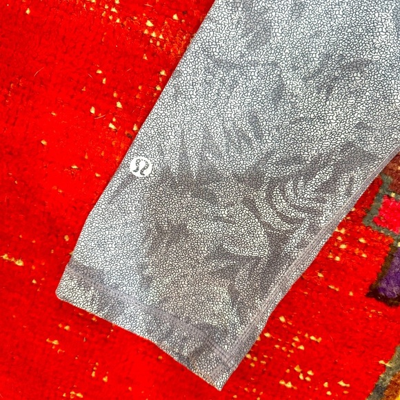 LULULEMON cropped pattern leggings sz 6 - Picture 5 of 11